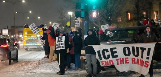 Trumps Abschiebepolitik US-Richterin schränkt Maßnahmen von ICE-Beamten in Minnesota ein Nach tödlichen