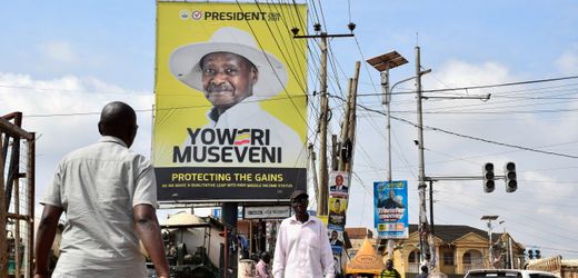 Manipulationsvorwürfe Ugandas Wahlkommission erklärt Langzeitherrscher Museveni zum Wahlsieger Die Opposition spricht von