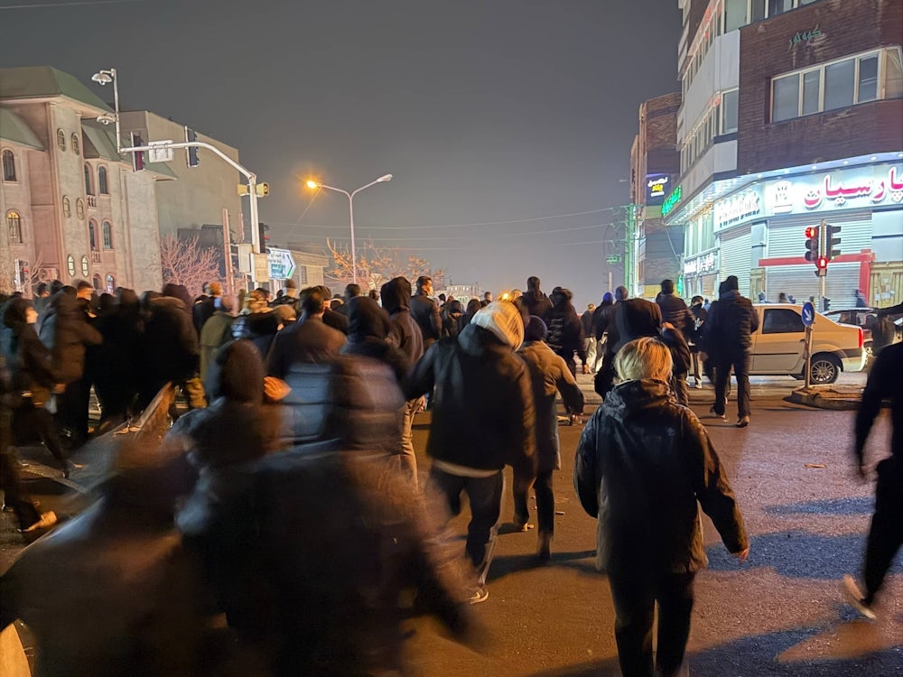 Proteste in Iran: „Sie haben mit Maschinengewehren in die Menge geschossen“