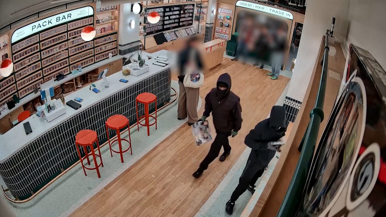 Hammerbande schlägt in New York zu: Überfall auf Pokémon-LadenMehr zum Video anzeigen