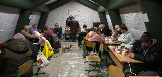 Russlands Krieg gegen die Ukraine Selenskyj meldet massive russische Luftangriffe auf Energieinfrastruktur