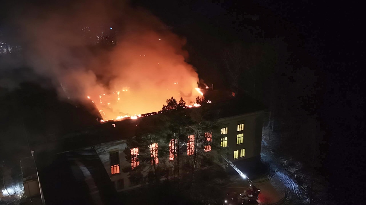 Wandlitz (Brandenburg) – Ein Stück Geschichte steht in Flammen! Auf dem Bogensee-Areal