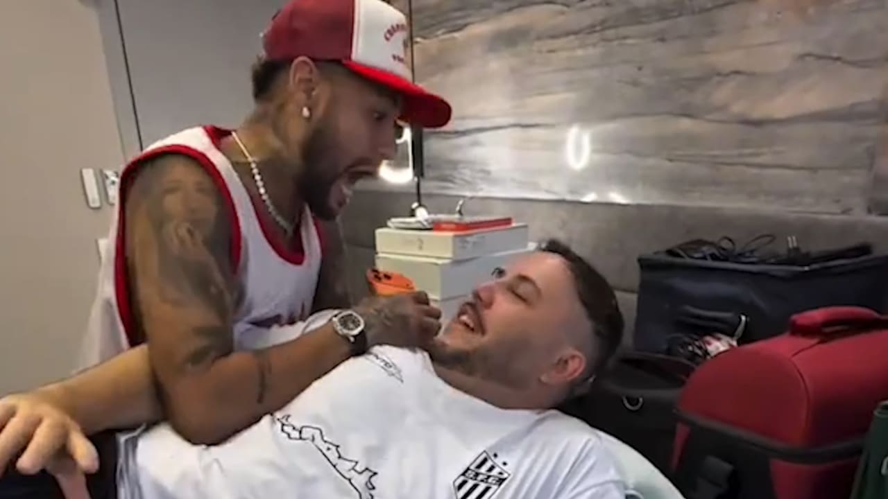 Nichts für schwache Nerven: Neymar lässt Freunde vor Schmerzen schreienMehr zum Video