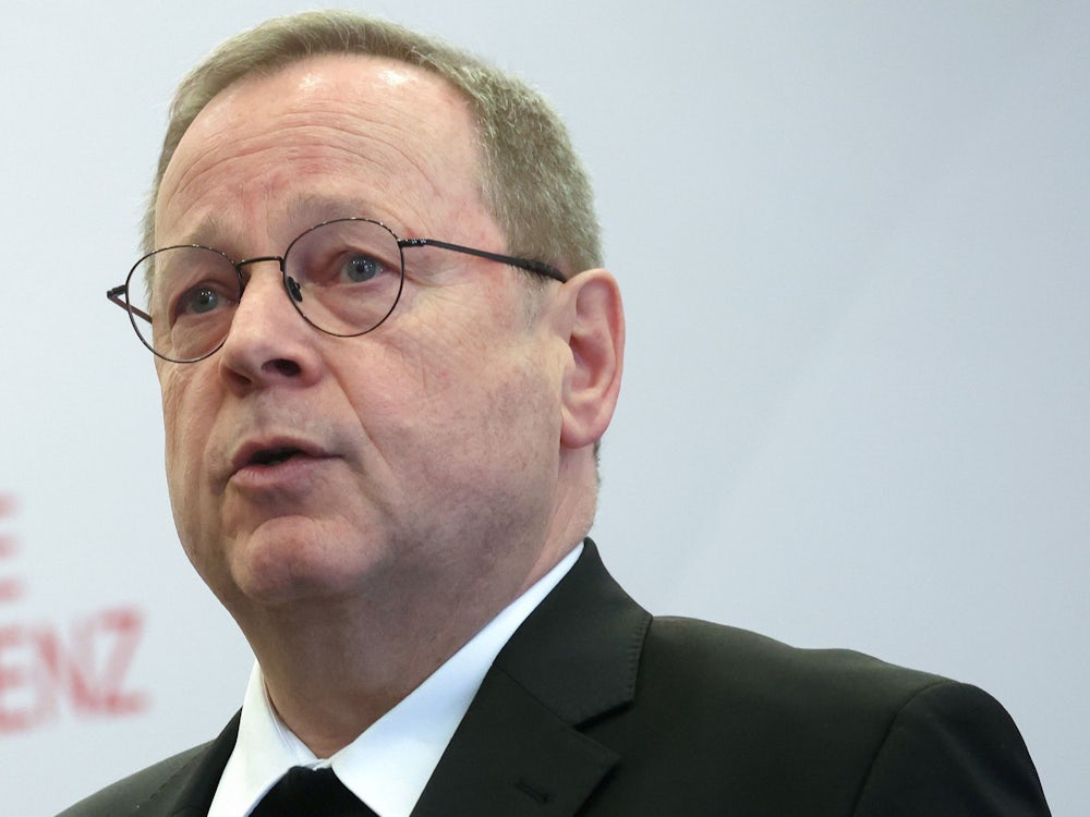 Katholische Kirche: Bätzing gibt Vorsitz der Bischofskonferenz ab