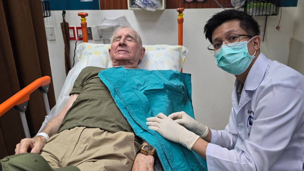 Phuket (Thailand) – Da konnte einer nicht ANHALTen. Aktuell befindet sich Frédéric