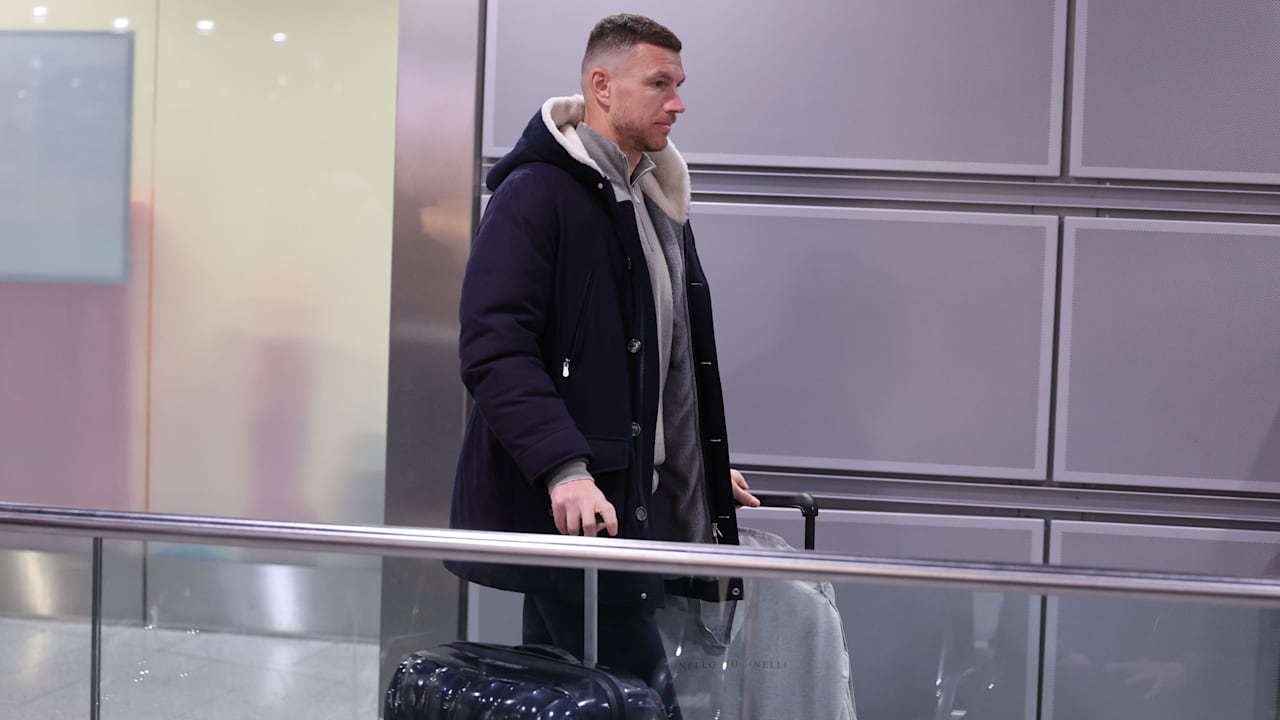 Edin Dzeko ist da! Der bosnische Rekordnationalspieler landete am Mittwochabend um 21.04