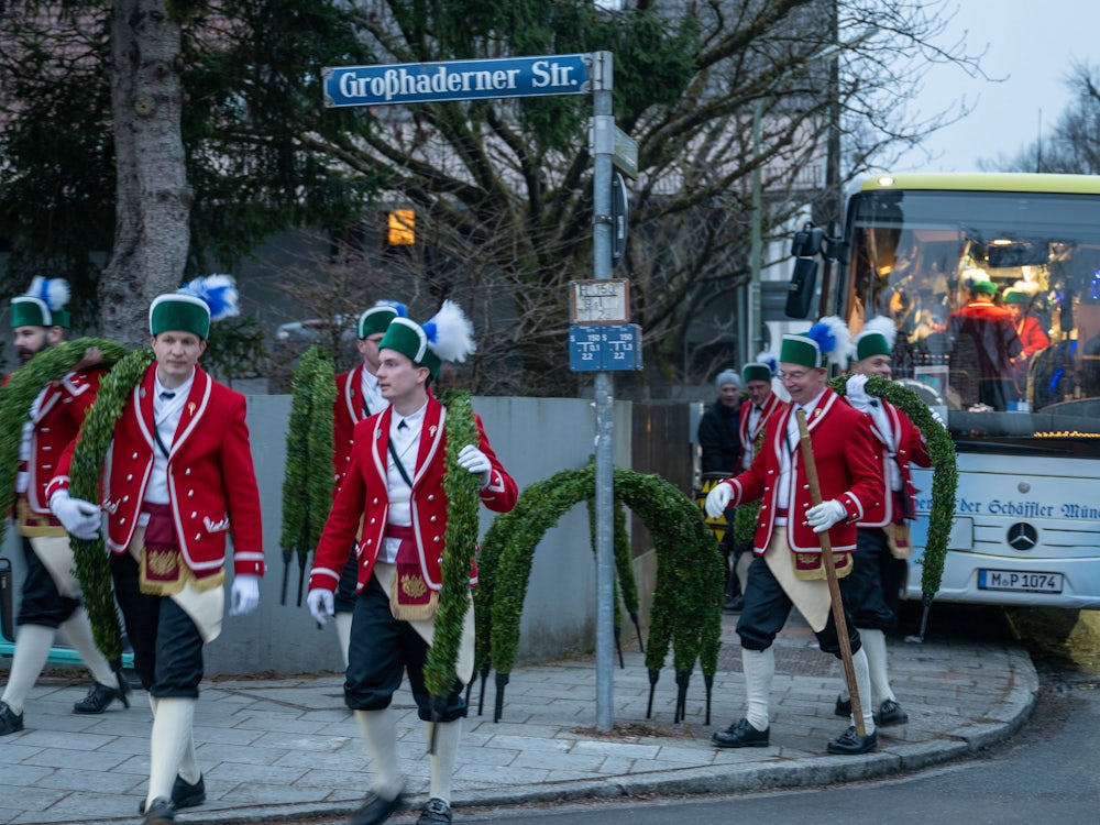 Tradition in München: „Alarm, Alarm“ – die Schäffler kommen
