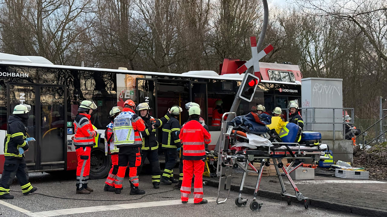 Hamburg – Großeinsatz in der Hansestadt! Dort ist am Freitag an einem