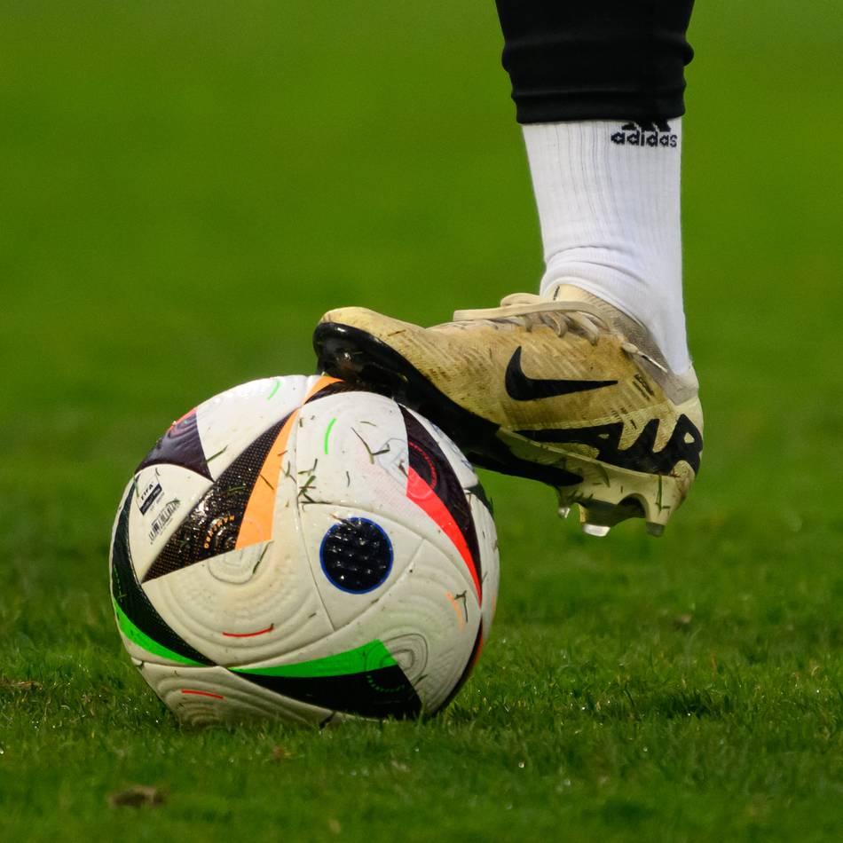Der Nachwuchs setzt sich im Testspiel überraschend klar gegen den Fußball-Bezirksligisten durch.