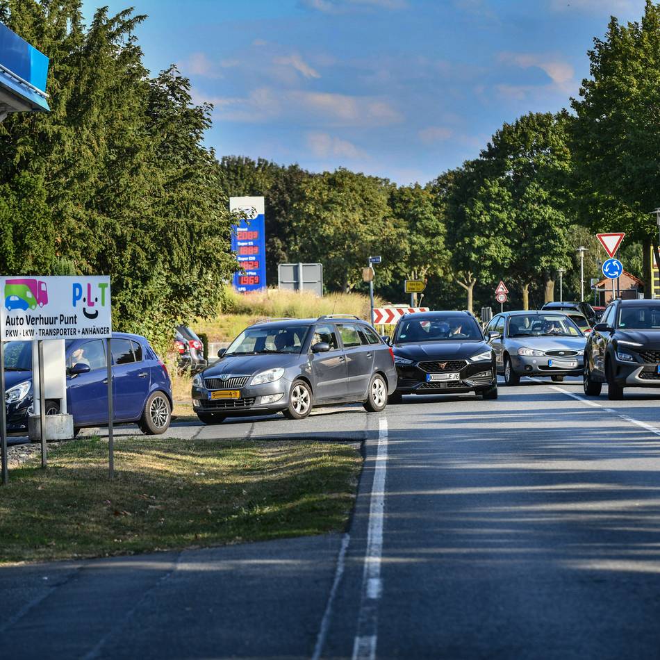 Tanken ist im Nachbarland schon lange deutlich teurer als in Deutschland. Nun