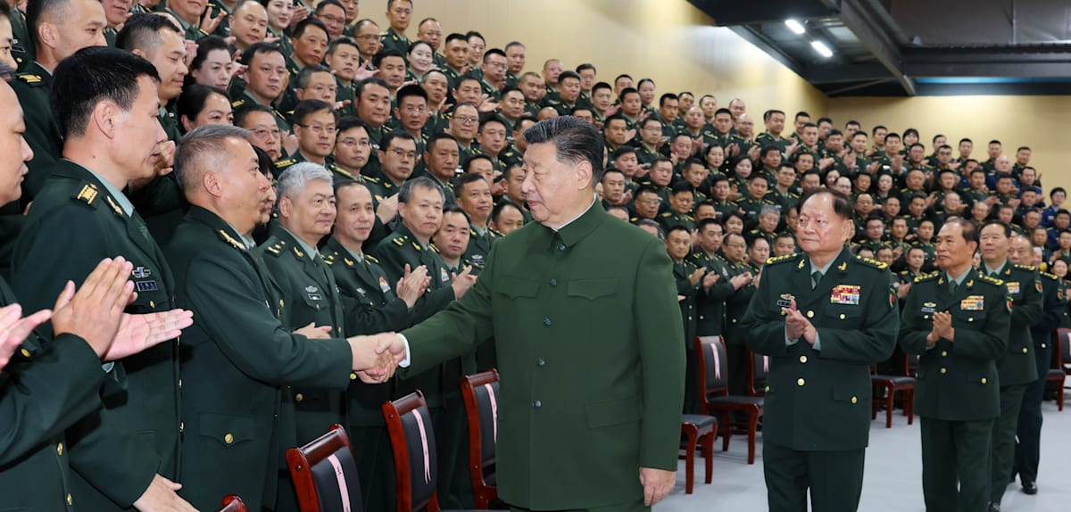 China skors hoë militêre leiers uit Volkskongres voor sleutelsitting.