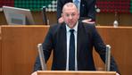 Nordrhein-Westfalen: AfD-Landtagsabgeordneter beschäftigt offenbar 85-jährige Bekannte