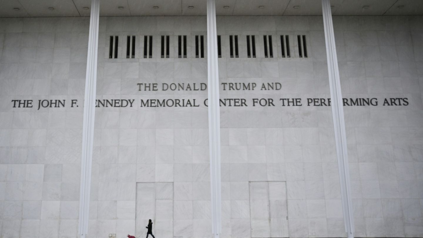 Kennedy-sentrum in Washington: Direksie keur tweejaarlange opknappingswerk goed.