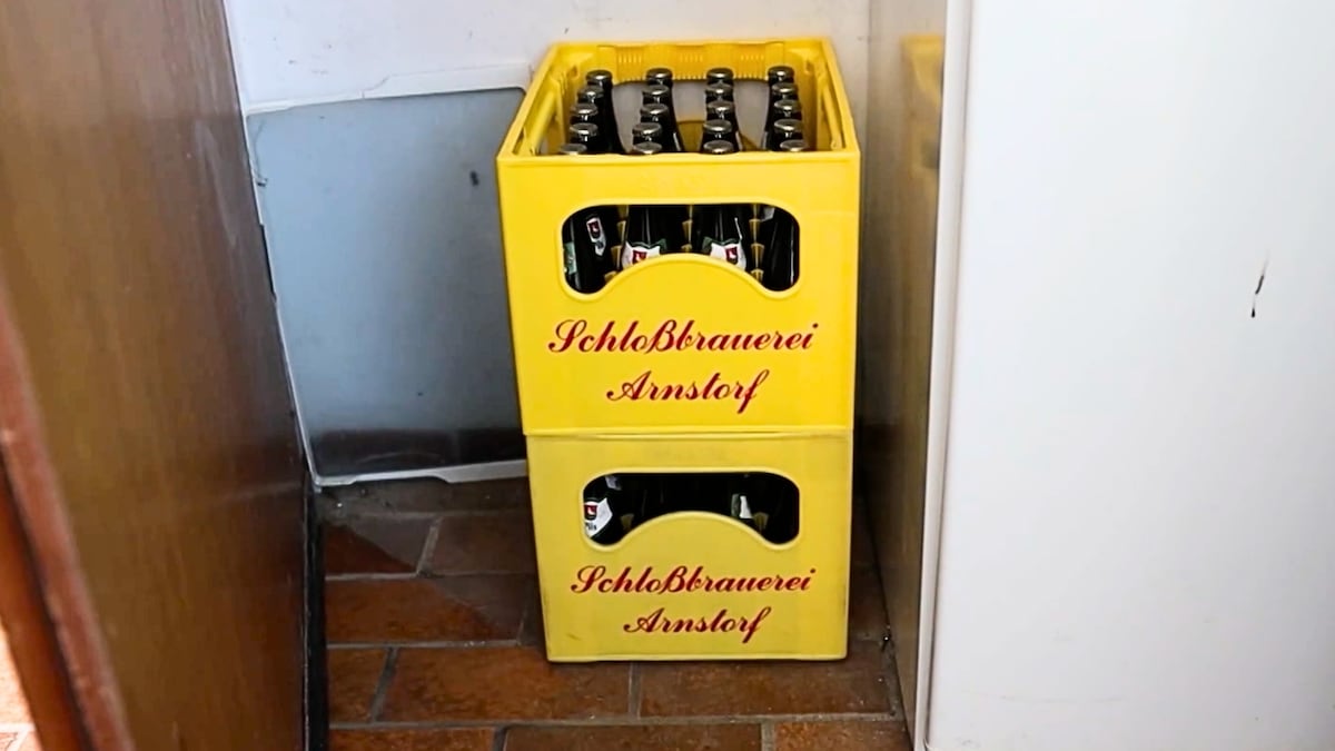 Mysteriöser Diebstahl: Täter lässt zwei Kisten Bier zurück
