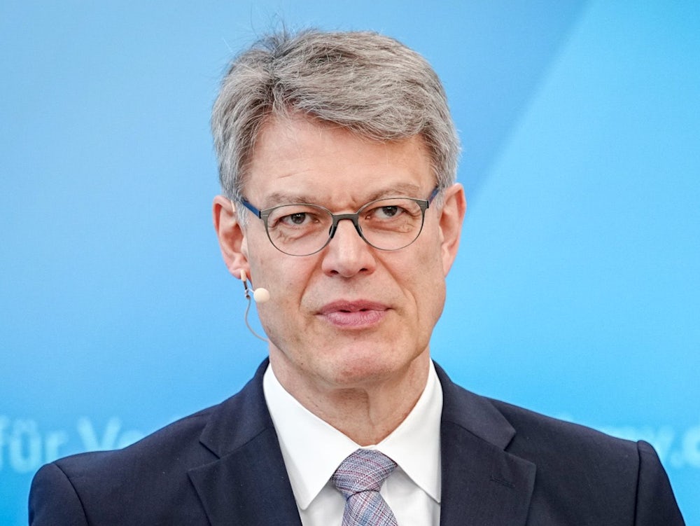 Bundespolitik: Schnieder: Zustand der Bahn geht Richtung „demokratiegefährdend“ Bundespolitik: Schnieder: Zustand der Bahn geht Richtung „demokratiegef Bundespolitik: Schnieder: Zustand der Bahn geht Richtung „demokratie