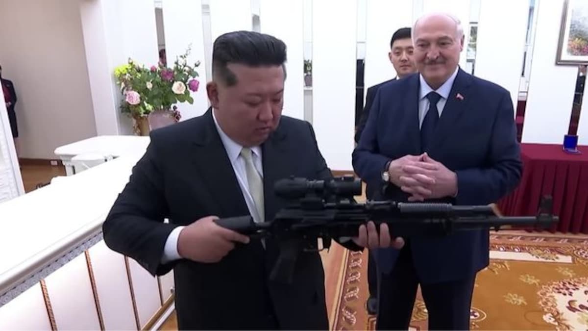 Kim Jong Un kry aanvalsgeweer vir moontlike vyandige opdaag.