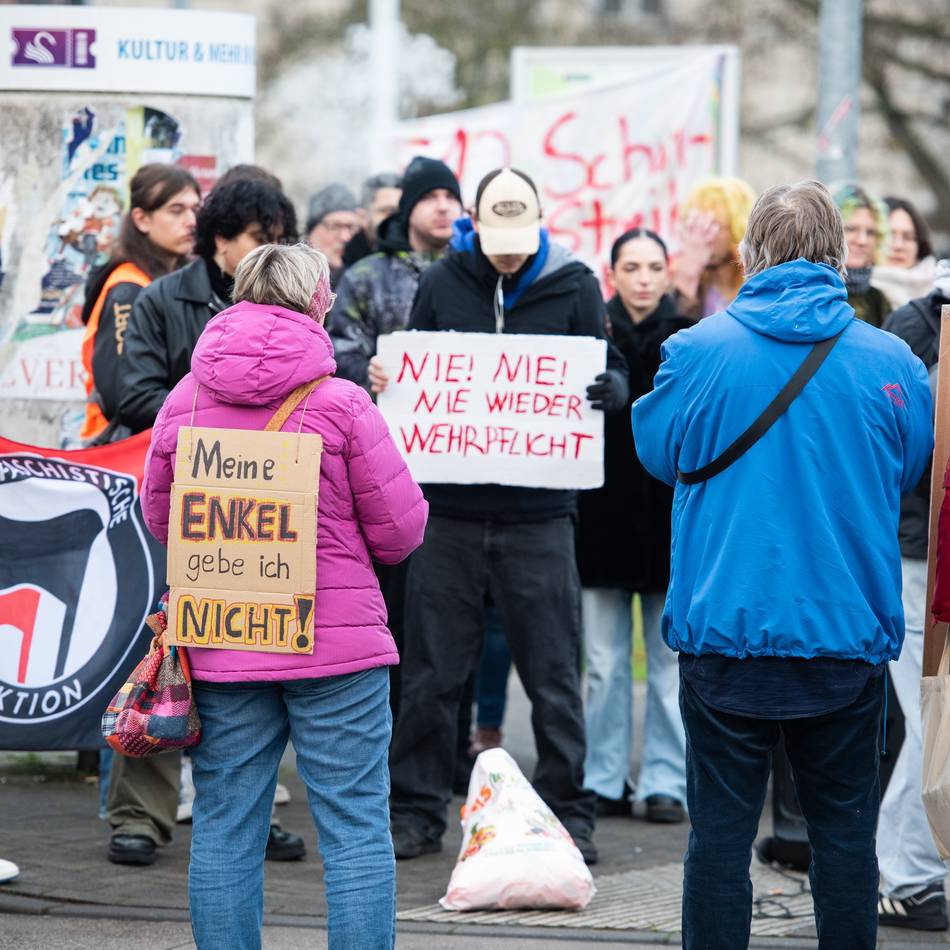 Bundesweiter Schulstreik am 5. März: Schüler demonstrieren erneut gegen die Wiedereinführung des Wehrdienstes
