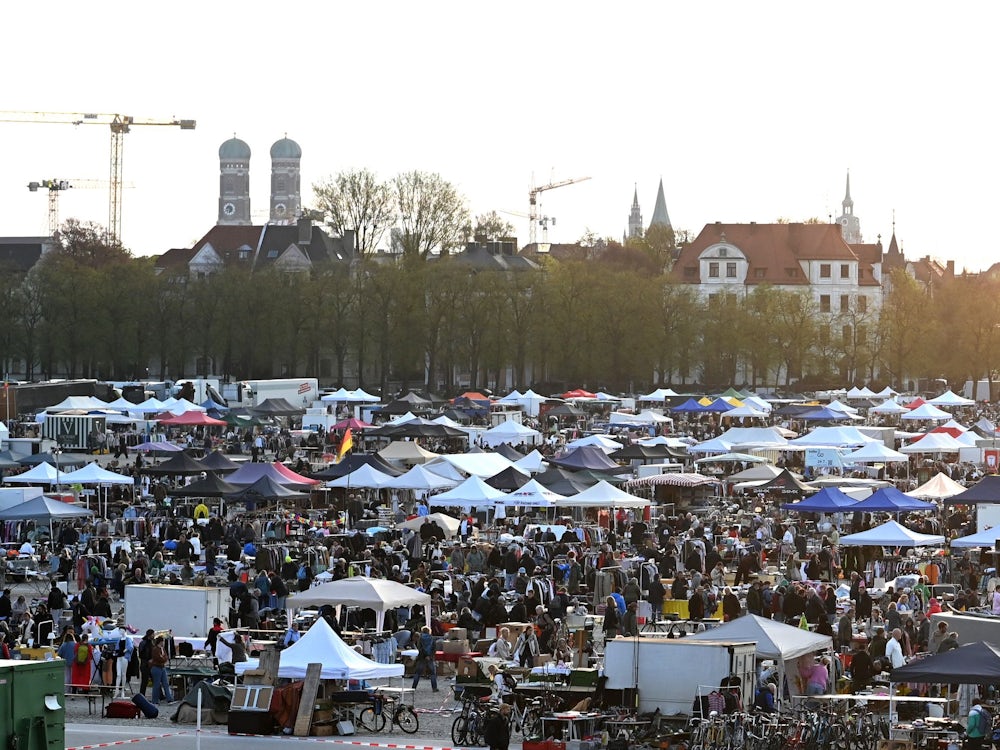 München: Worin liegt eigentlich der Zauber des Riesenflohmarkts auf der Theresienwiese?