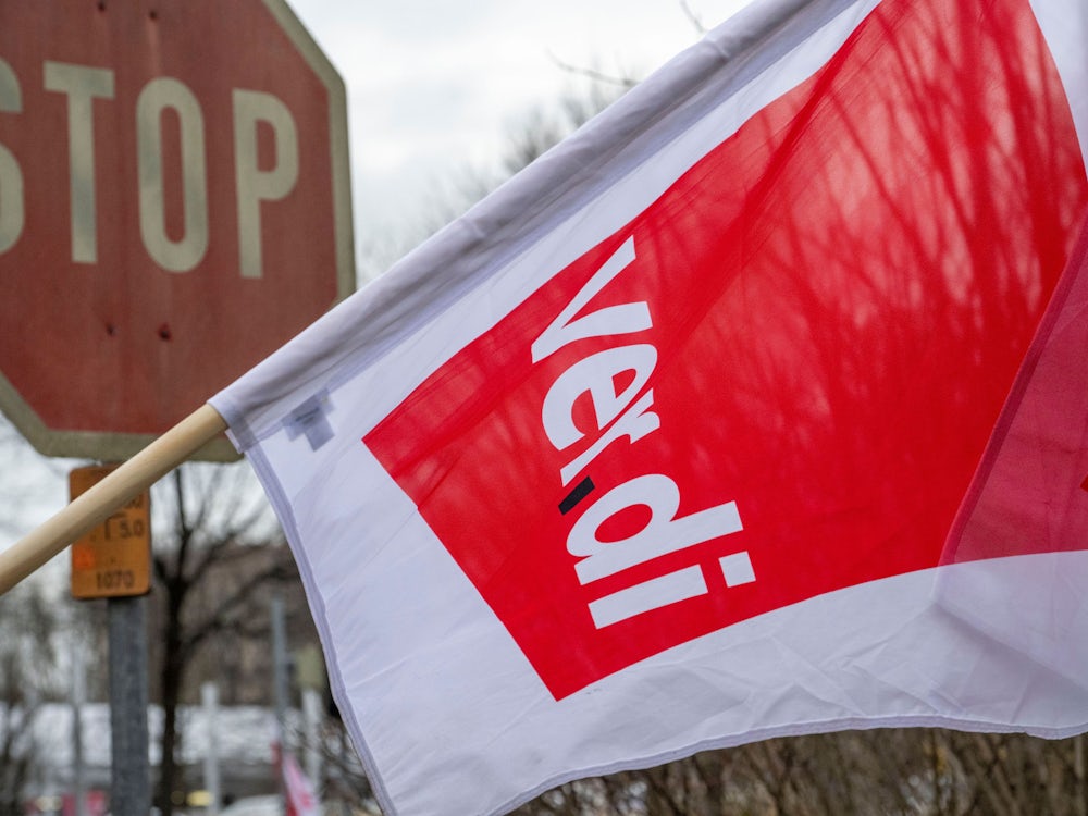 Verdi und Arbeitgeber einigen sich: Streiks beim ÖPNV in Bayern beendet Verdi und Arbeitgeber einigen sich: Streiks beim ÖPNV in Bayern beendet. Nach intensiven Ver