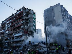 Haus in Kiew eingestürzt: Russische Luftangriffe erschüttern Ukraine Dieser Vorfall unterstreicht einmal mehr die verheerenden Auswirkungen des anh