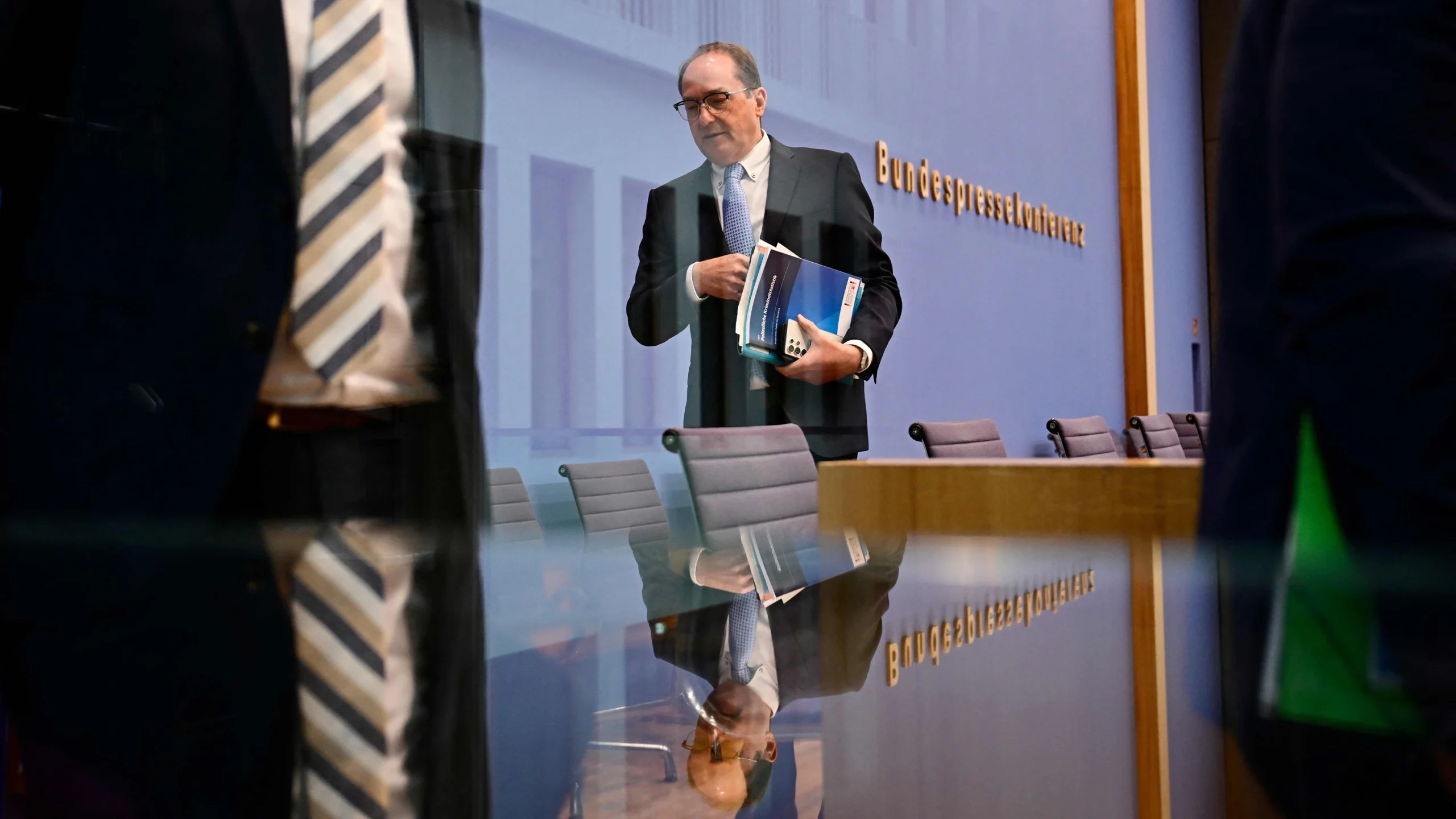 F.A.Z. exklusiv: Beamtenbund hält Teile der Besoldungsreform für verfassungswidrig F.A.Z. exclusief: Ambtenarenbond acht delen van de bezoldigingshervorming ongrondwettig.