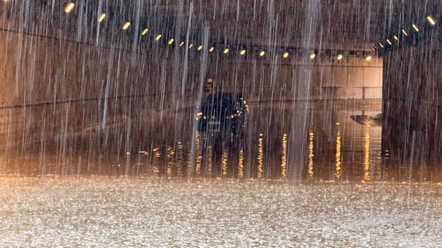 Wetterbedingte Unfälle: Unwetter über Bayern – Unterführung geflutet