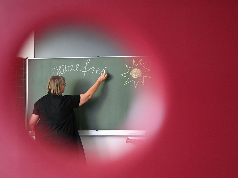 Hitzewelle in Bayern: Was Schulen dürfen, wenn es im Klassenzimmer heiß und stickig ist