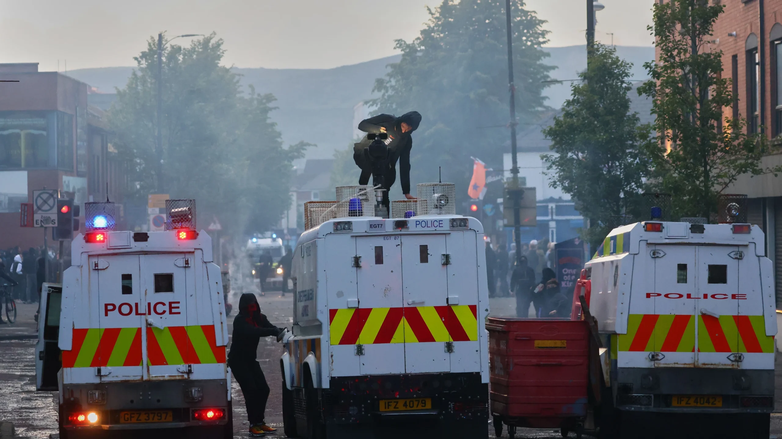 Unruhen in belfast: Eine barbarische Momentaufnahme