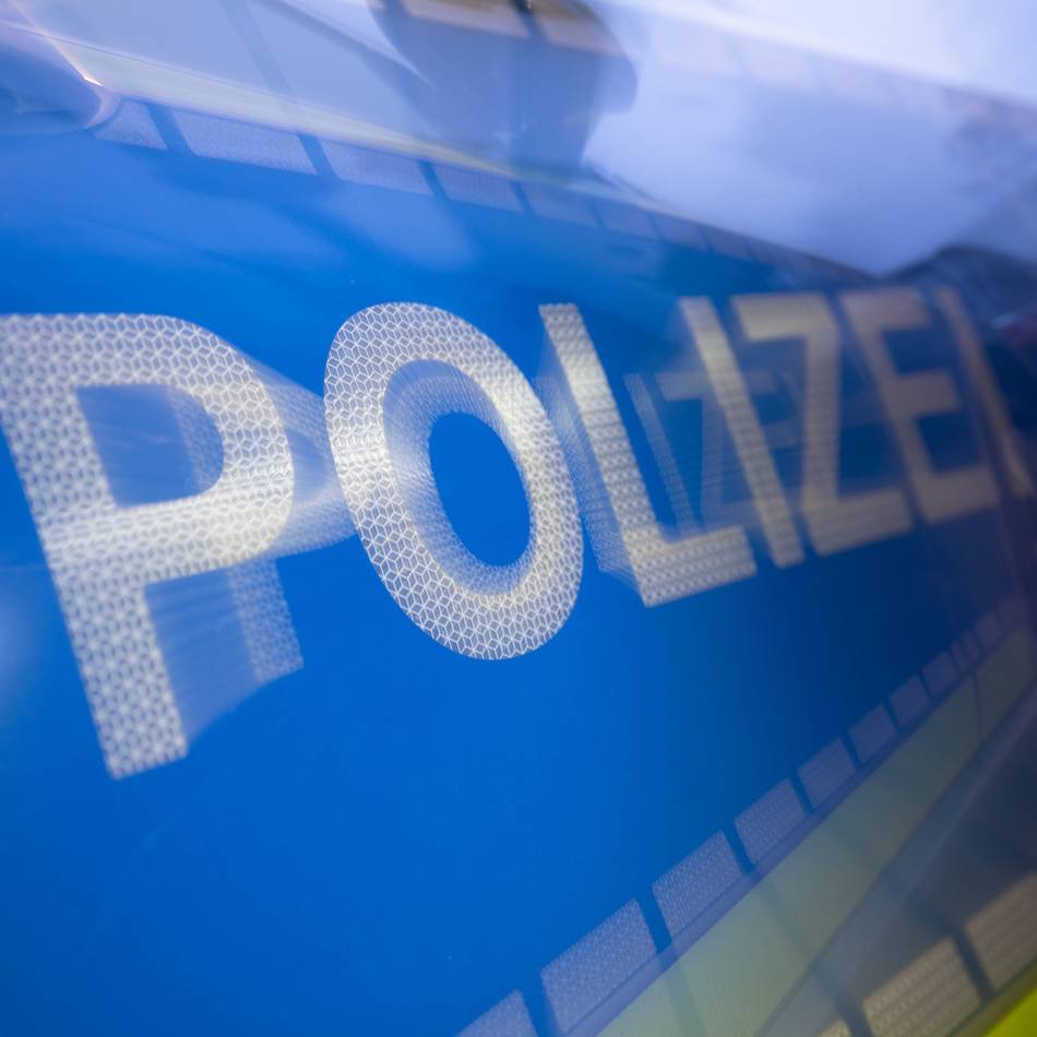 Kurz vor Festival: Jugendliche zünden Sichtschutz an Bauzäunen im Gocher Stadtpark an