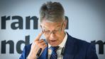 Sanierungsprogramm der Bahn: Bundesverkehrsminister Schnieder ist unzufrieden mit Bahn-Sanierungen