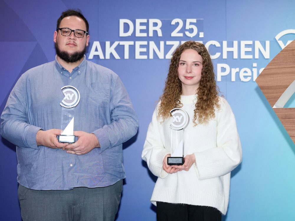 XY-prijs voor Augsburg na moedige reactie op nachtelijke noodkreten