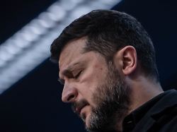 Sorge über Trumps Russland-Kurs: Selenskyj: Ohne die USA können wir nicht bestehen