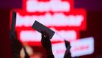 Koalitionsverhandlungen: Berliner Linke stimmt für Aufnahme von Koalitionsverhandlungen